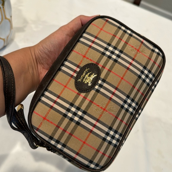 Authentic Burberry wristlet - Picture 1 of 11